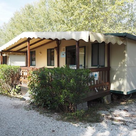 Comfortabele Familie Chalets Met Veranda Incl Airco Dichtbij Zee! ヴィアレッジョ エクステリア 写真