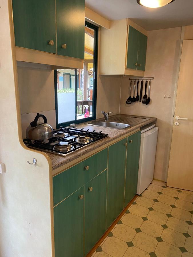 Comfortabele Familie Chalets Met Veranda Incl Airco Dichtbij Zee! ヴィアレッジョ エクステリア 写真