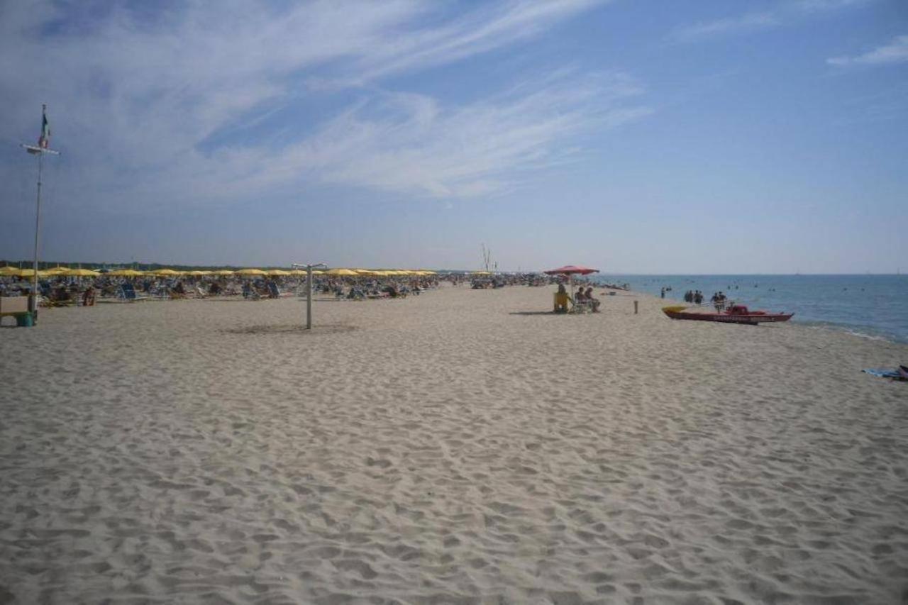 Comfortabele Familie Chalets Met Veranda Incl Airco Dichtbij Zee! ヴィアレッジョ エクステリア 写真
