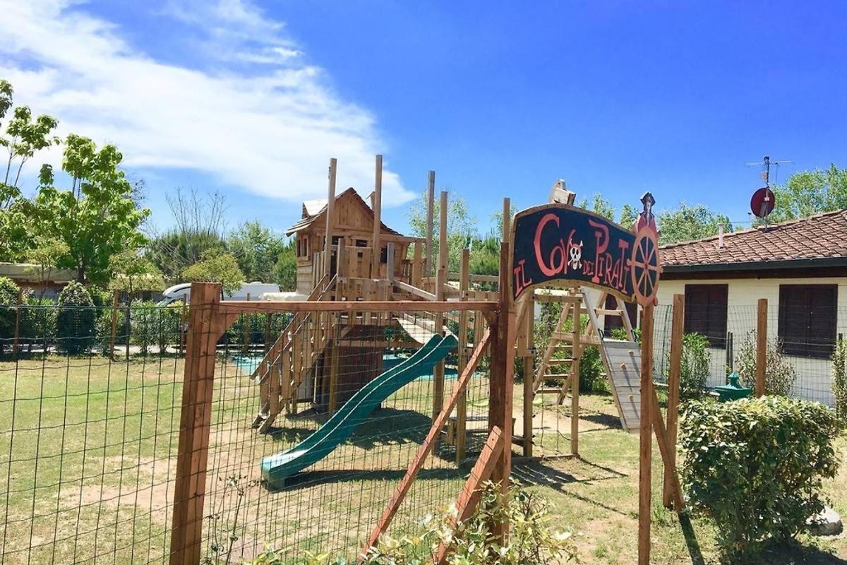 Comfortabele Familie Chalets Met Veranda Incl Airco Dichtbij Zee! ヴィアレッジョ エクステリア 写真